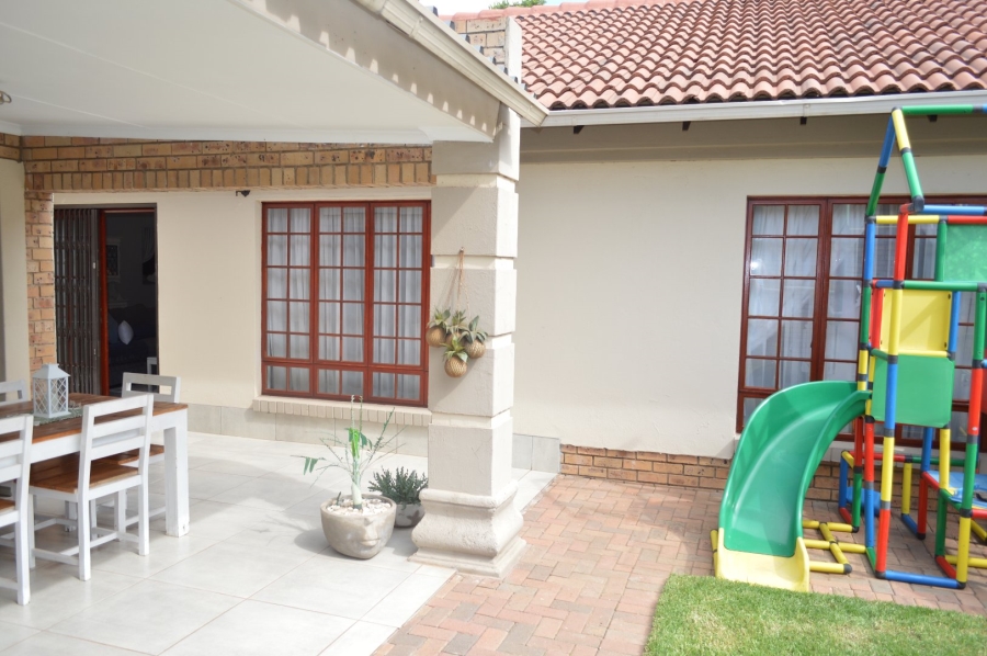 3 Bedroom Property for Sale in Flamwood North West